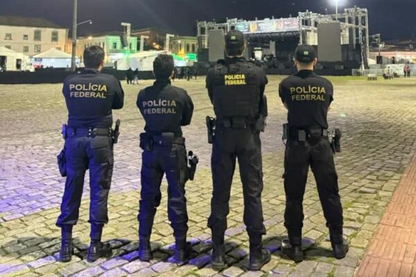 Show de Henrique & Juliano em Paranaguá passa por fiscalização da PF e tem segurança aprovada